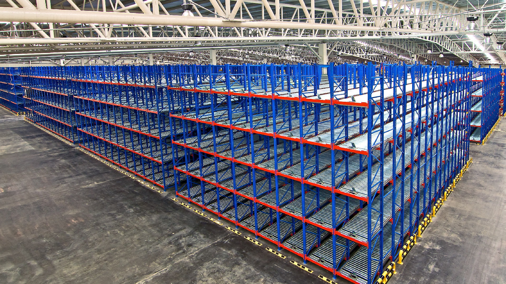 La Importancia del Anclaje de Racks